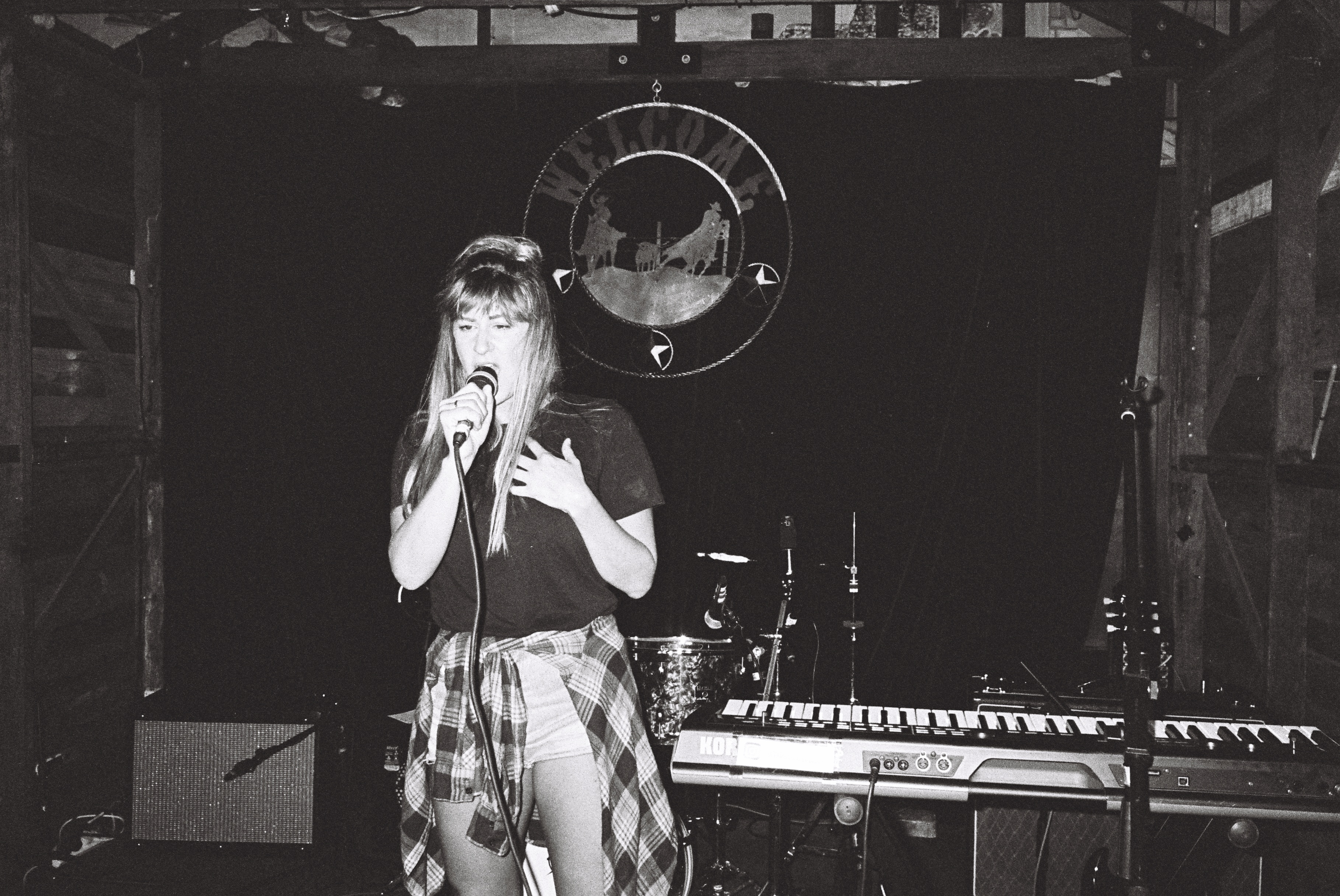 Tamma singing on the stage