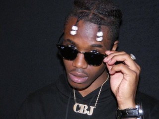 Tamal wering sunglasses
