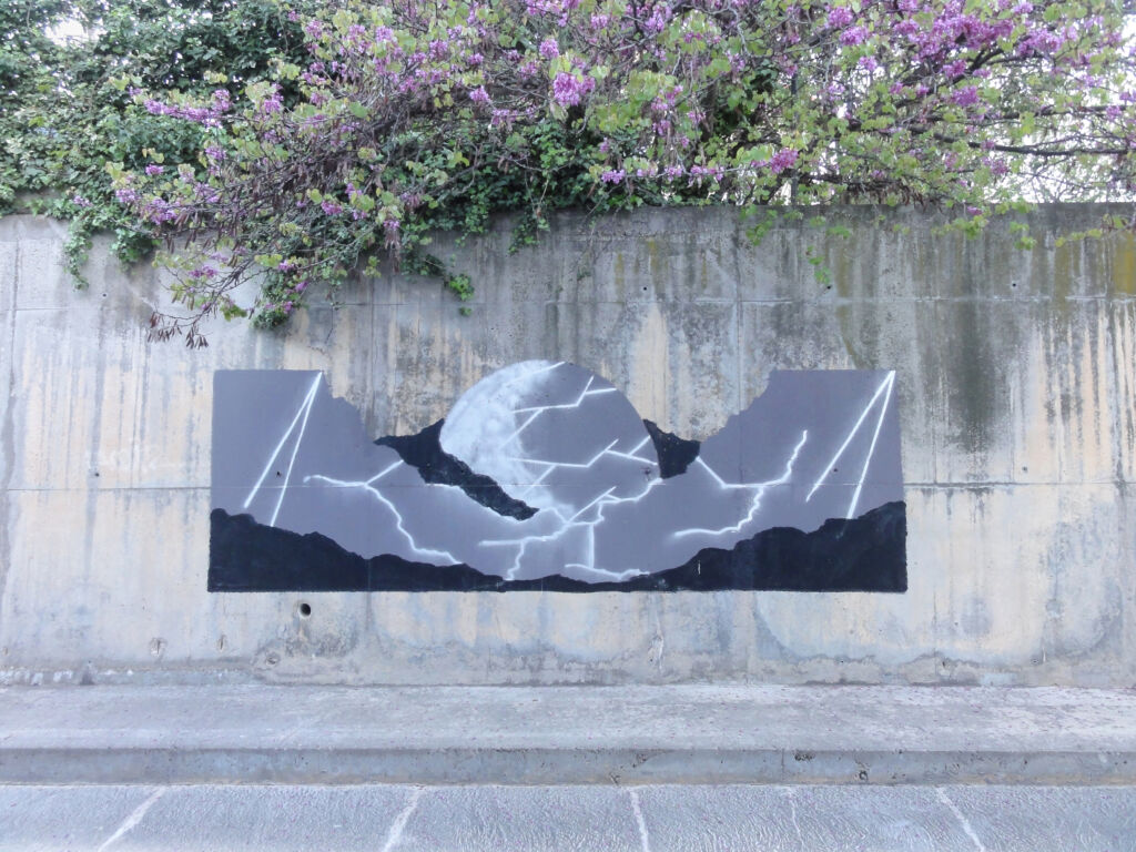 82Eliote wall